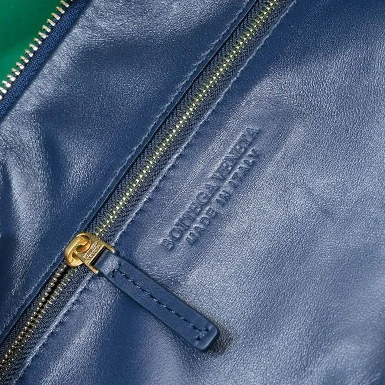 Batch 1860 large Jodie handbag, new arrival in early spring#, cool style, retro style, full of vitality, free and easy, distinctive personality brings multi-layered charm to daily wardrobe~ 🔝The soft and flowing fabric conveys a soft touch# A relaxed and comfortable feeling is newly interpreted in the silhouette· Croissant woven sheepskin Size: width 40 height 48 thickness 16 [6698#]